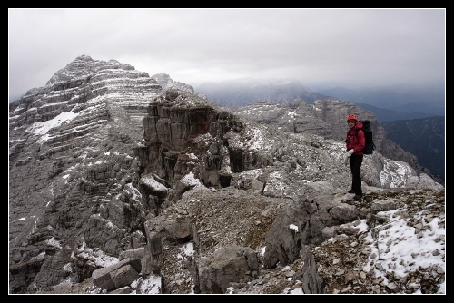 Sestup z Rothornu. V pozadí Mitterhorn.